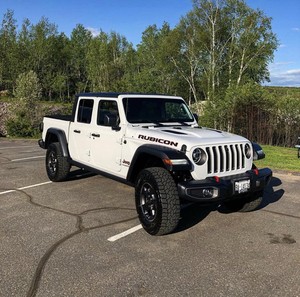 Jeep Gladiator BRIGHT WHITE Gladiator JT Club 919EF572-F0EF-457B-9A6B-5327BCE56C91