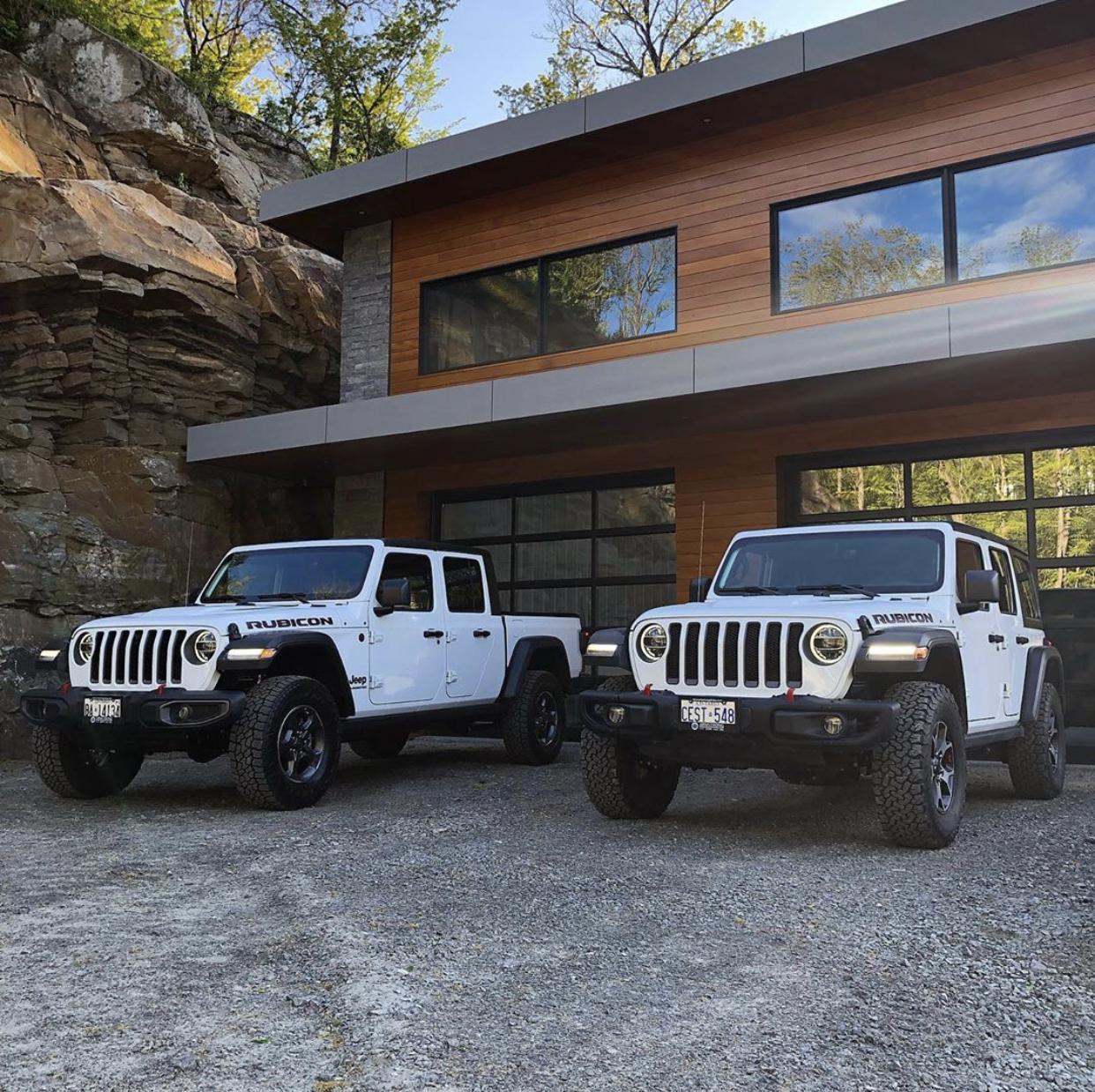 Jeep Gladiator BRIGHT WHITE Gladiator JT Club EF337017-99BC-492F-8423-D1FDDE3D9C73