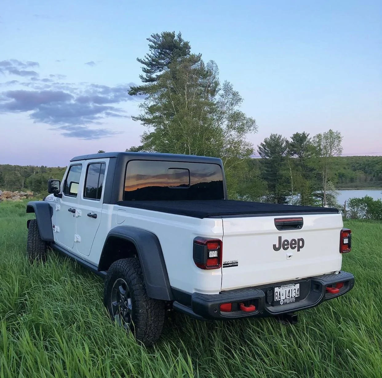 Jeep Gladiator BRIGHT WHITE Gladiator JT Club 67236280-A55A-4367-8845-B6ACA80D6BFF