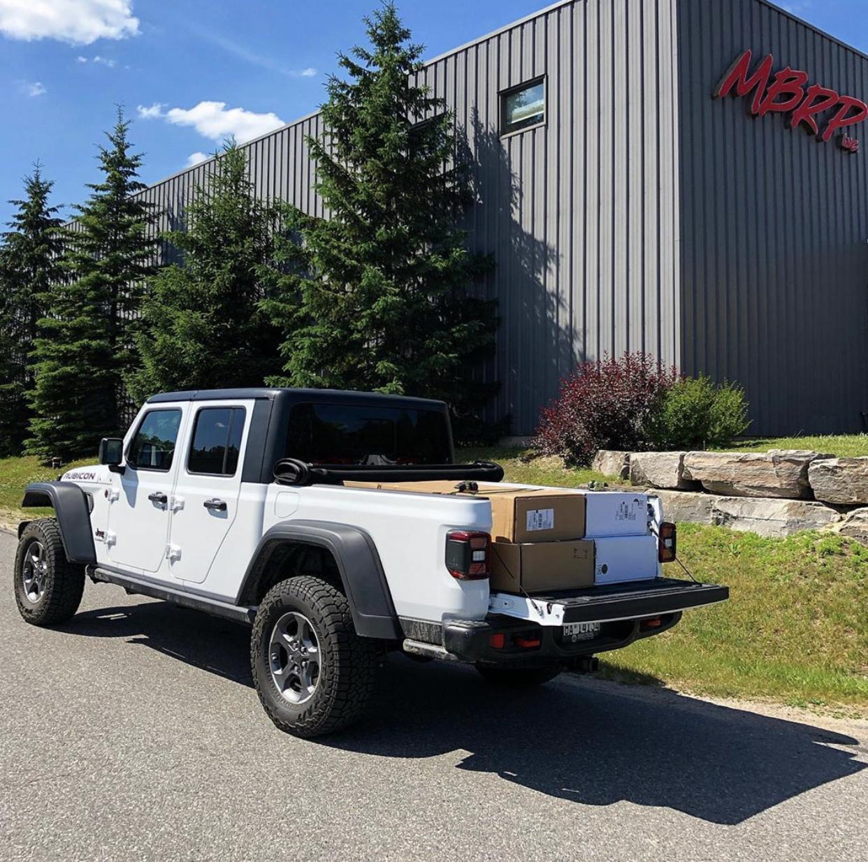 Jeep Gladiator BRIGHT WHITE Gladiator JT Club 04E8A876-E457-4449-B299-4F2543D5A866