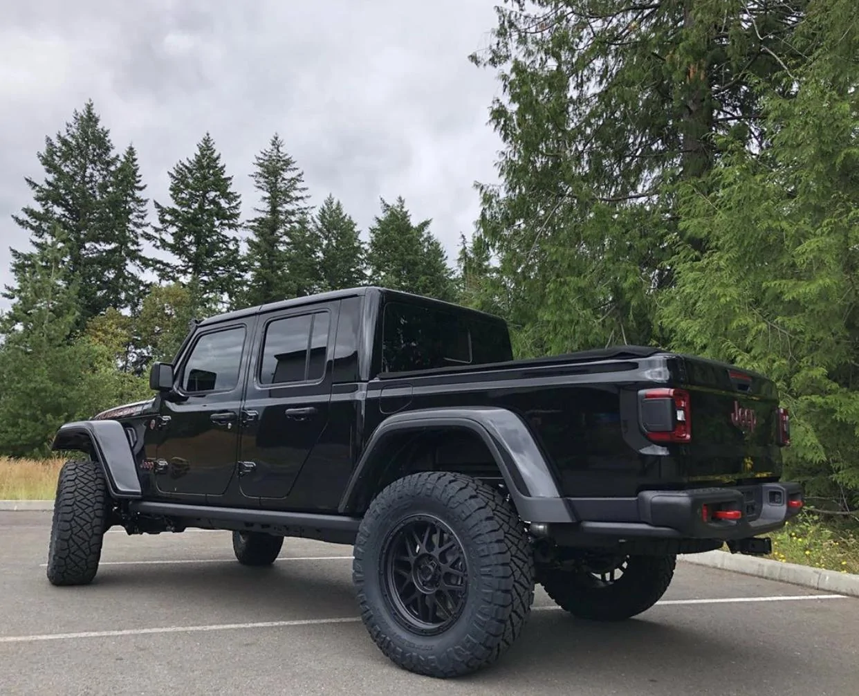 Jeep Gladiator BLACK Gladiator JT Club BBFD977B-AFDB-46D8-92C8-815C0BF3ACC4