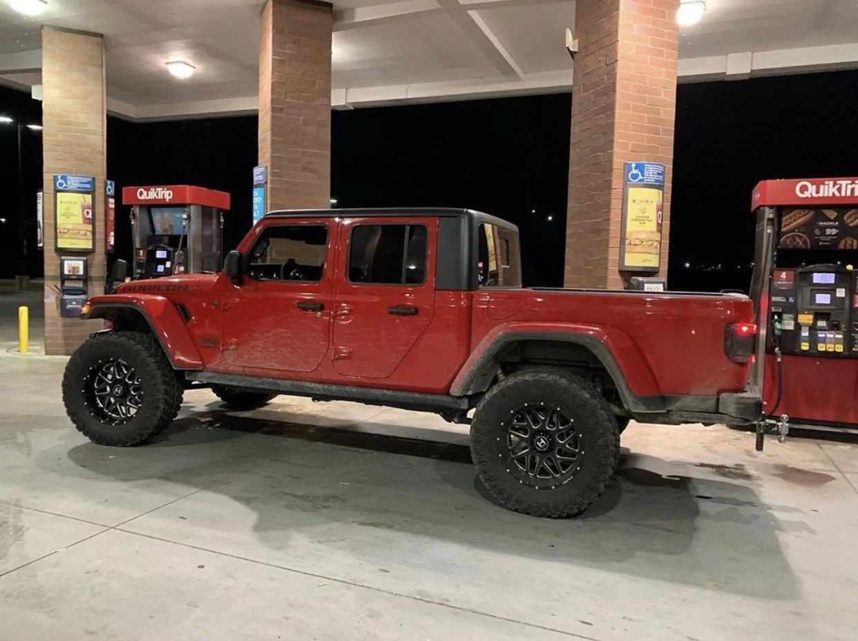 Jeep Gladiator FIRECRACKER RED Gladiator JT Club F17FC629-DC63-4F2A-8459-5DC8A4545A38
