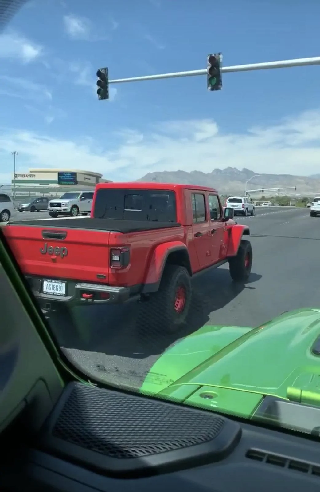 Jeep Gladiator FIRECRACKER RED Gladiator JT Club 524D00F6-CE20-453F-9457-45BF8990226E