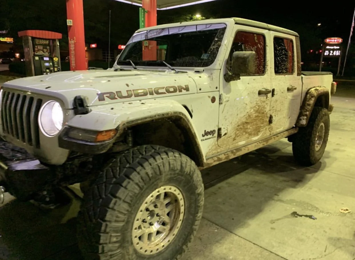Jeep Gladiator BRIGHT WHITE Gladiator JT Club 80401D5D-F120-490B-815F-7B9E15B664DF