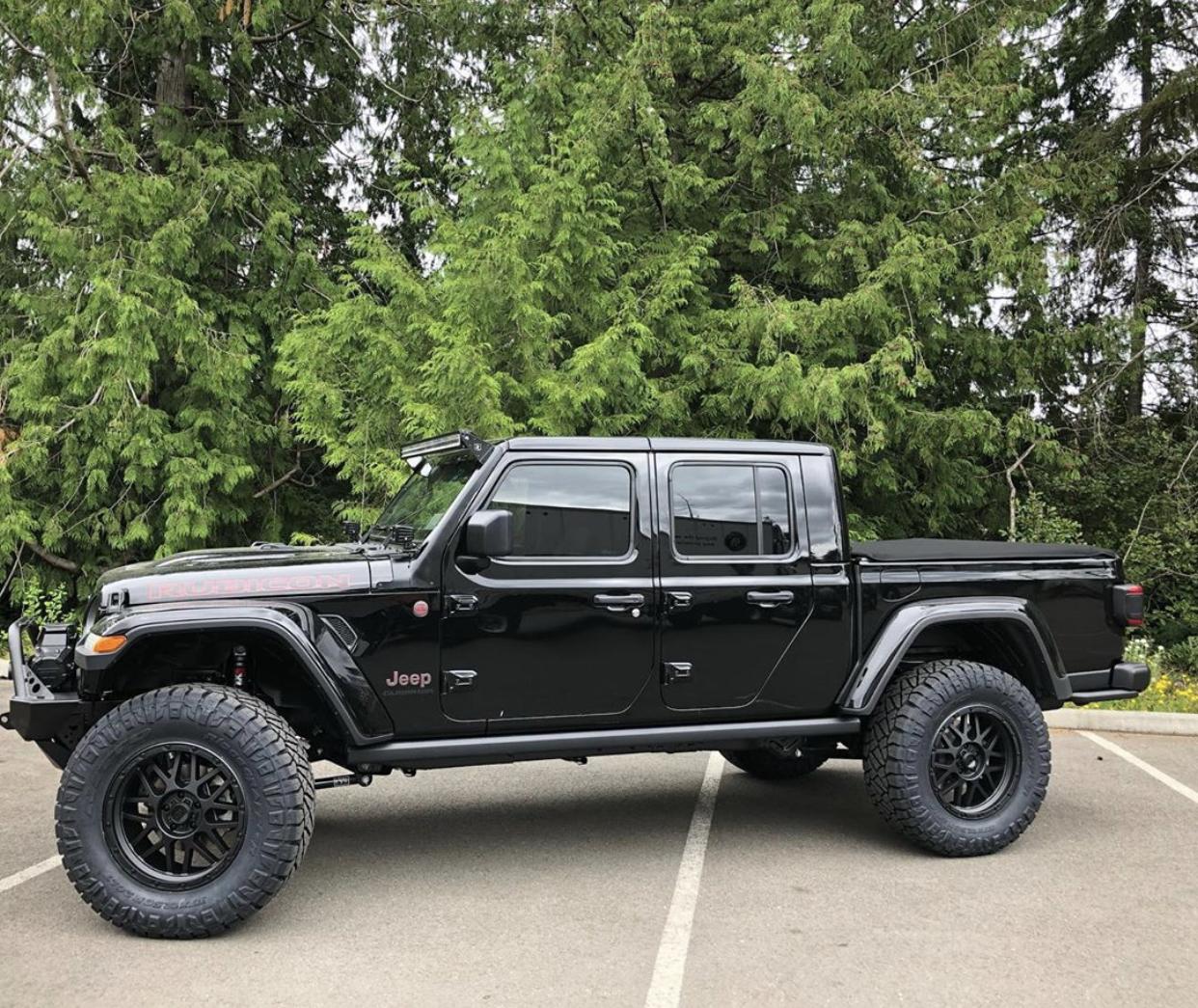 Jeep Gladiator BLACK Gladiator JT Club 60D2C93A-9891-40D8-80E1-877A4D357627