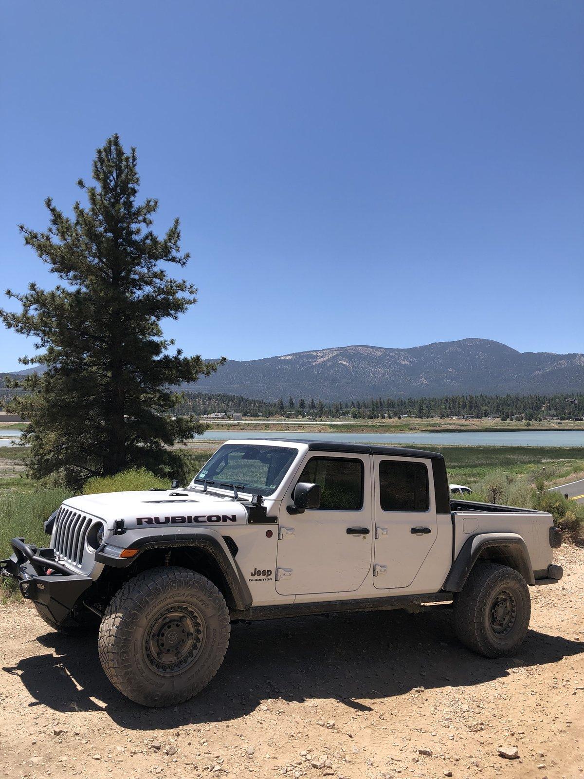 Jeep Gladiator BRIGHT WHITE Gladiator JT Club CC661451-B2C0-47E2-BDE0-F760D4E7D545