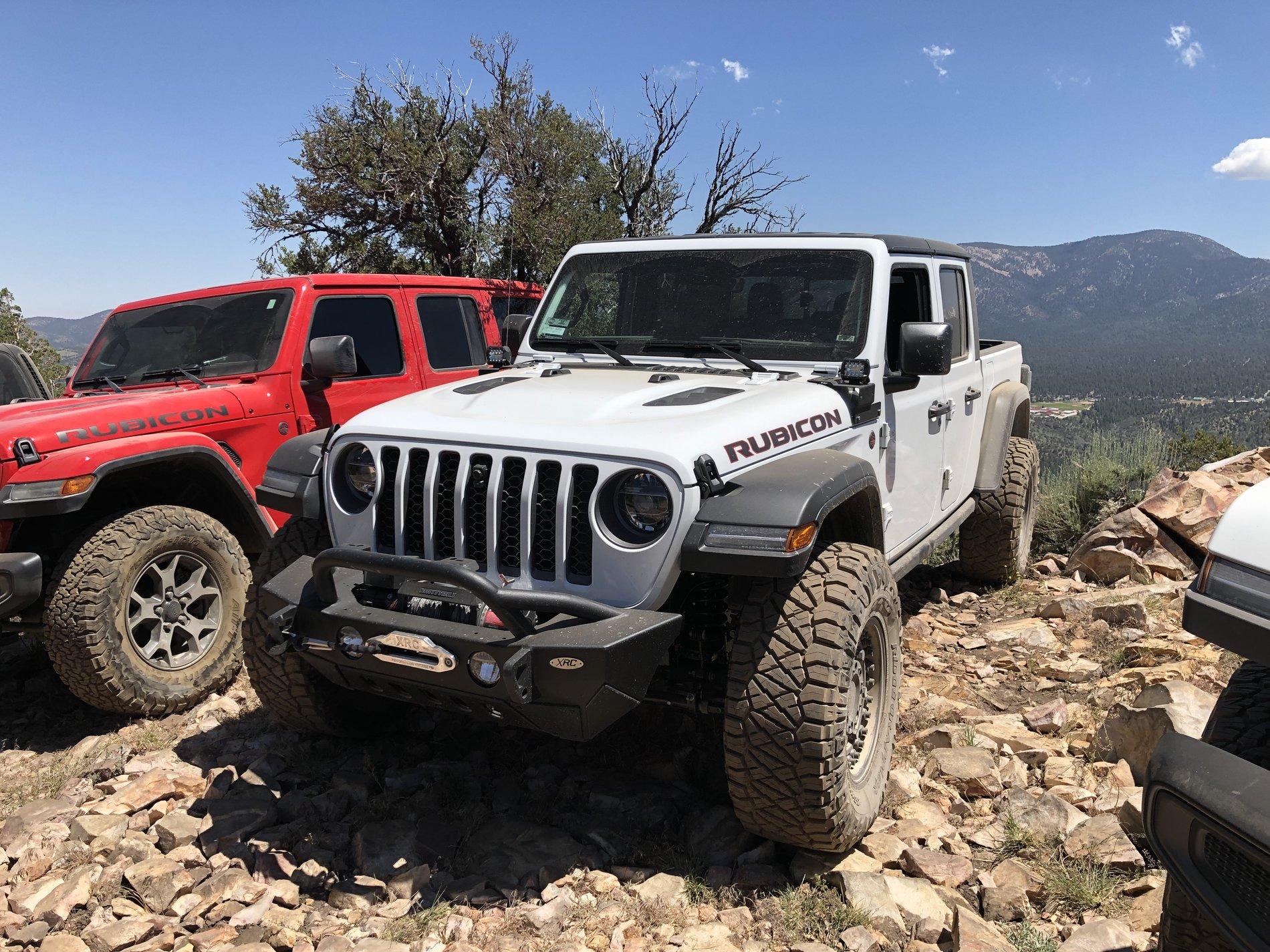 Jeep Gladiator BRIGHT WHITE Gladiator JT Club F47D12BB-114E-4960-97E1-C276F26FD901