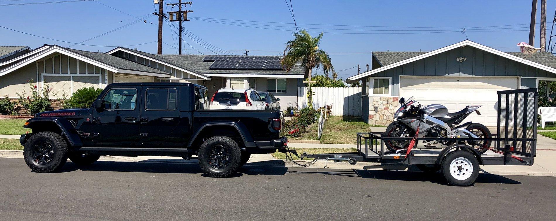 Jeep Gladiator LAUNCH EDITION Gladiator JT Club 1E6761D2-A514-4898-ADF2-2976533D5A6C