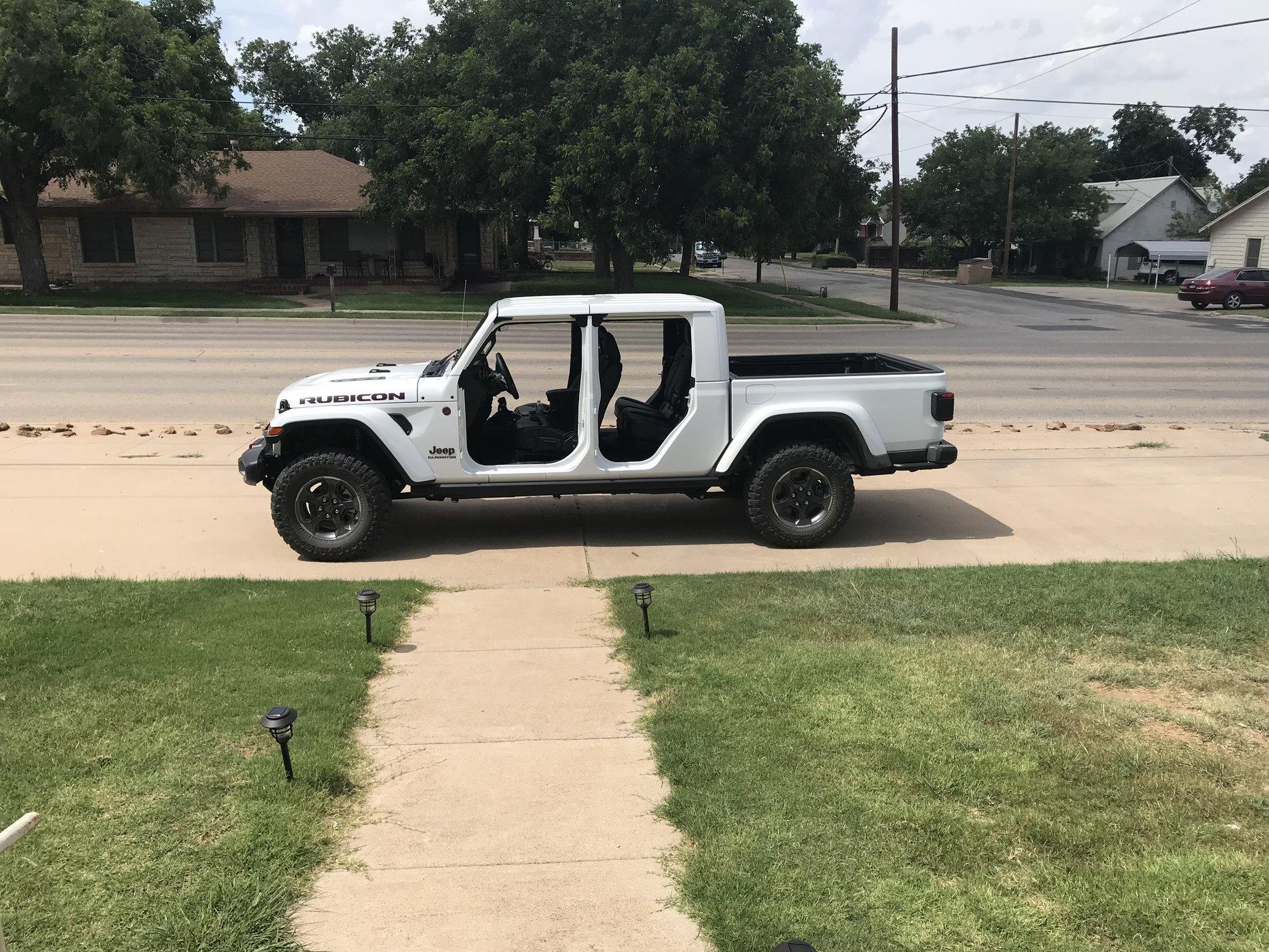 Jeep Gladiator BRIGHT WHITE Gladiator JT Club 03F4D951-9088-42EE-ACA1-312B264C0DAE