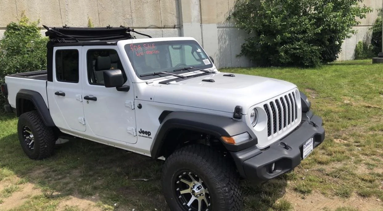 Jeep Gladiator Request: Gladiators with soft tops 34F957BD-F9A2-449A-8B7F-E71199847C37