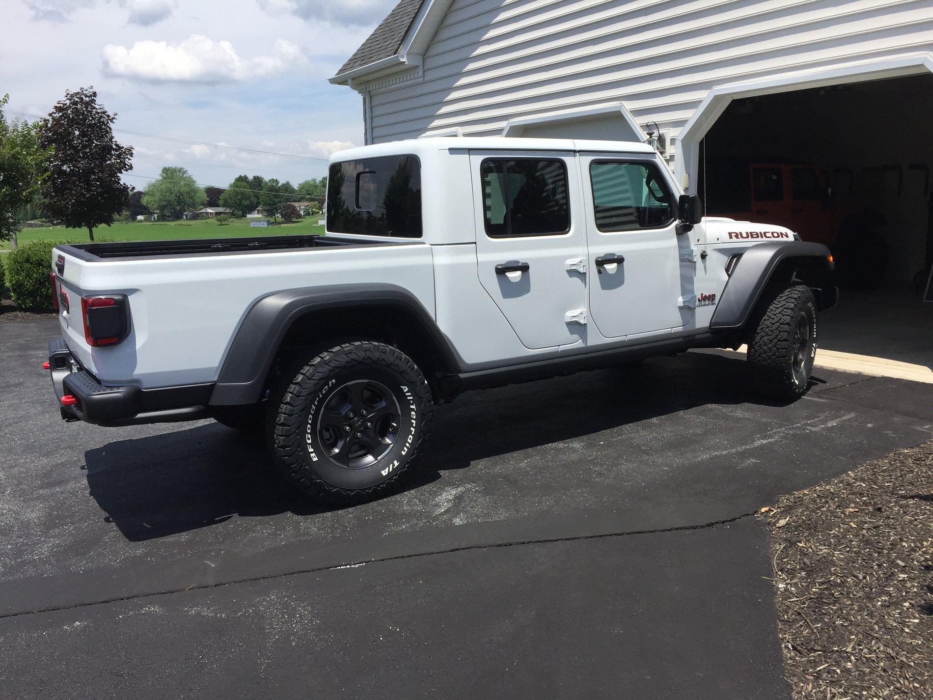 Jeep Gladiator Rubicon w/ 35’s. 3E155DCE-F32A-4C46-9DBC-6B6F7EF72820