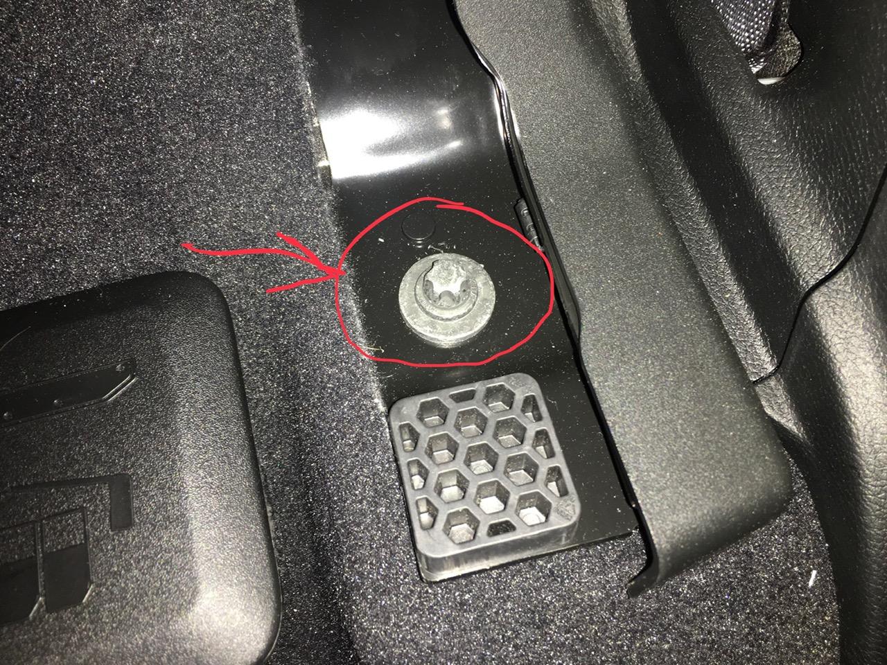 Jeep Gladiator Seat fastener A7940844-2995-4E6F-A0C2-403FCC2BA85D