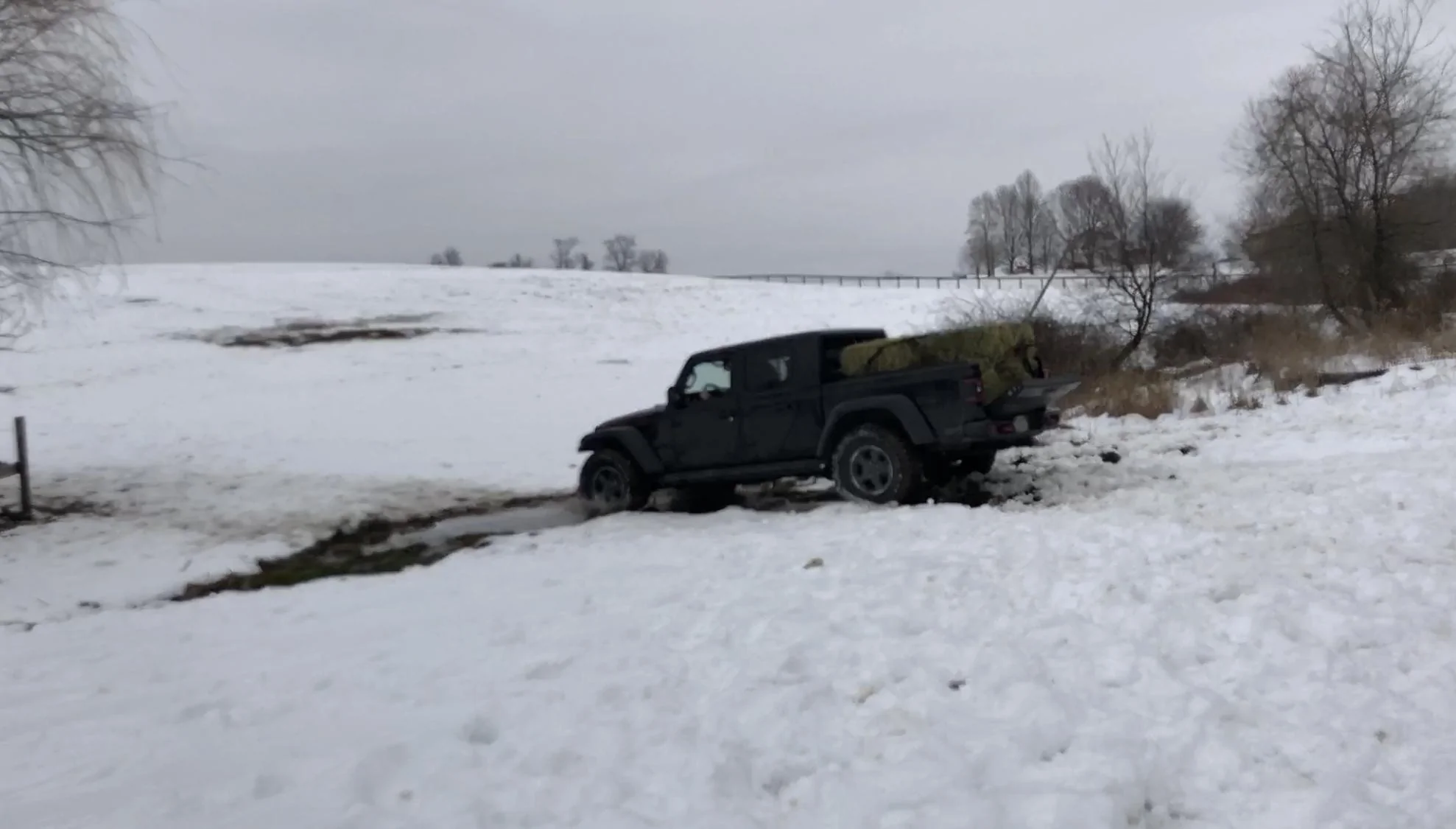 Jeep Gladiator Bedrack over Softopper IMG_3831