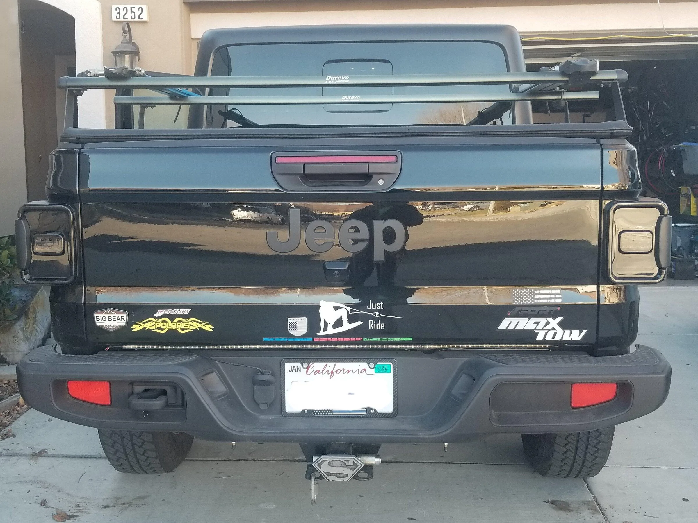 Jeep Gladiator Aftermarket tail lights to improve looks? 20220109_153606