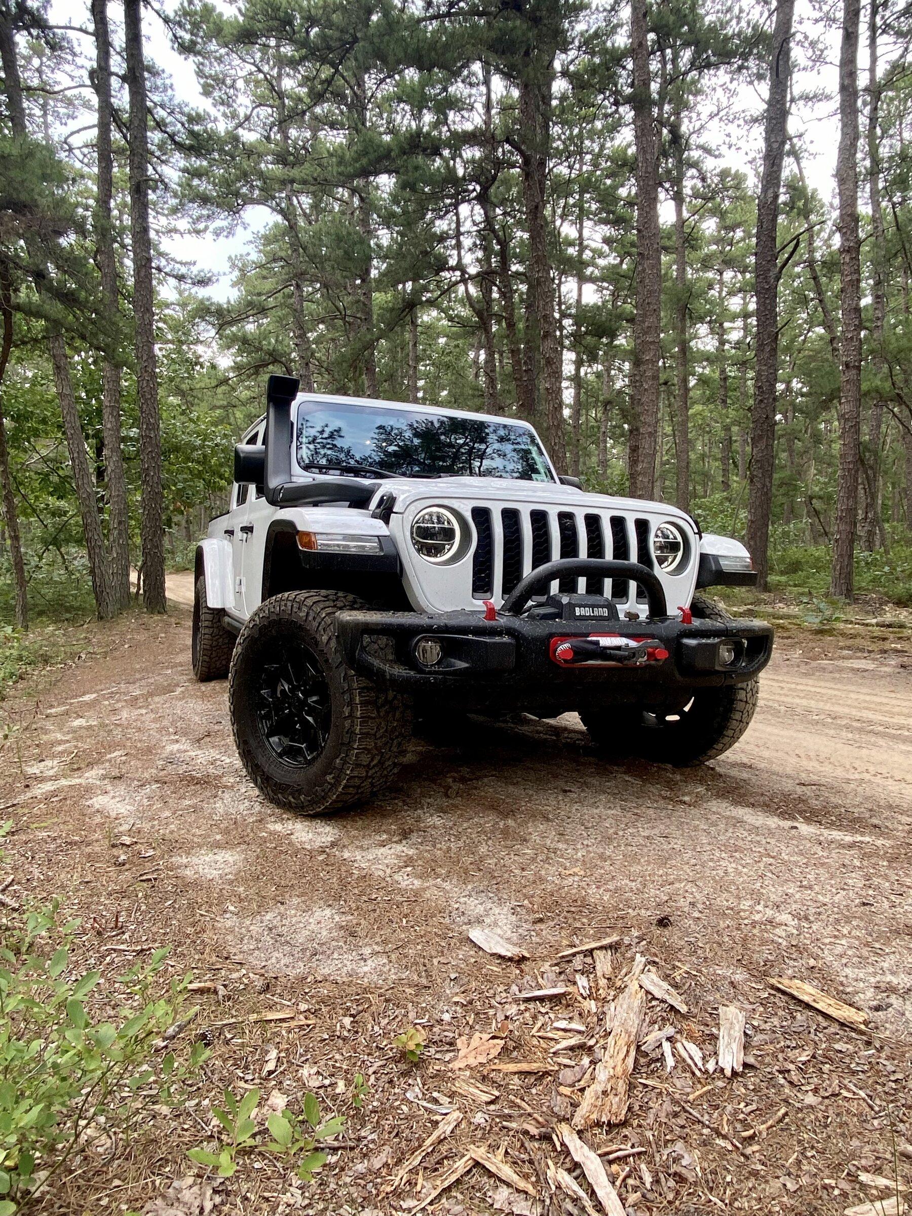 Jeep Gladiator BRIGHT WHITE Gladiator JT Club 5AC5D34B-9AD3-43C9-A675-EEF05F122C6E