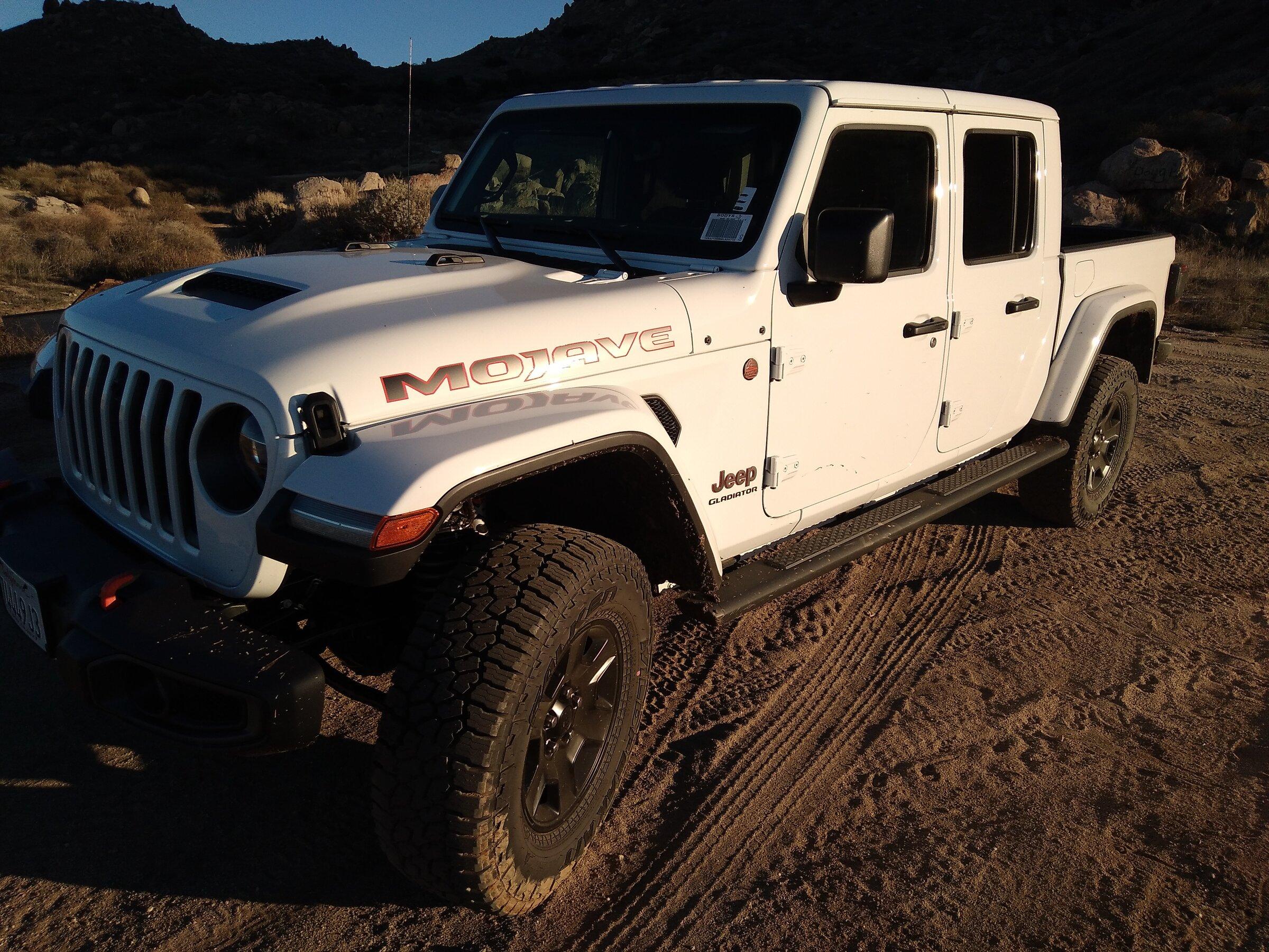 Jeep Gladiator BRIGHT WHITE Gladiator JT Club mojavedirt2 (1)