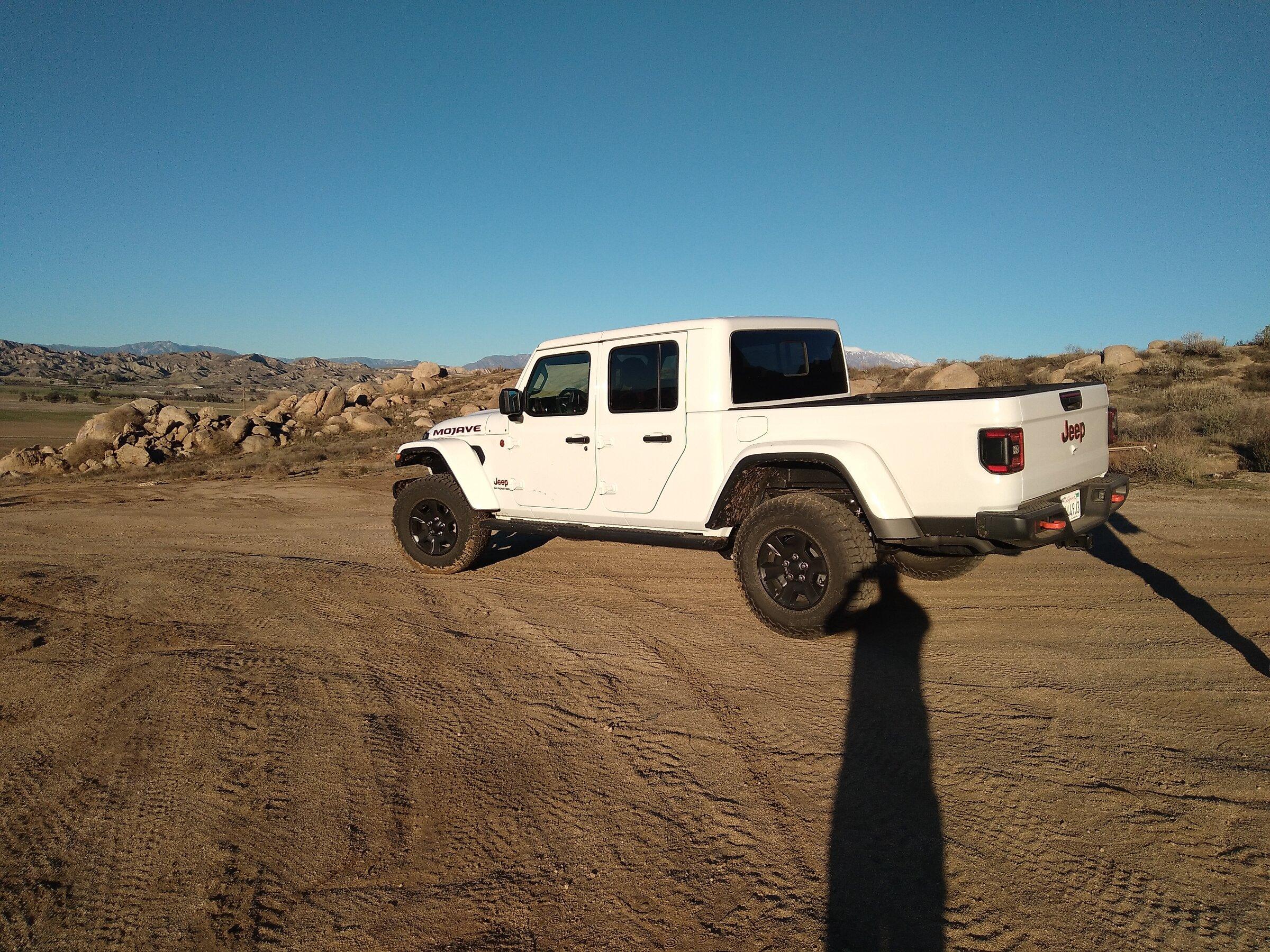 Jeep Gladiator BRIGHT WHITE Gladiator JT Club mojavedirt2 (2)