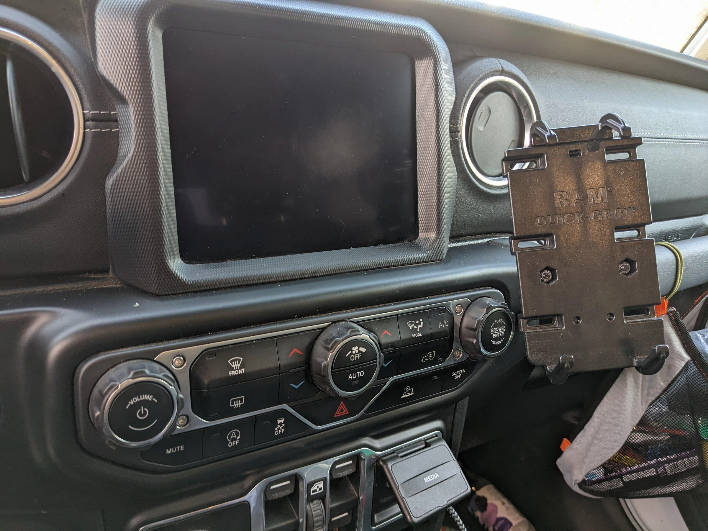Jeep Gladiator Cell phone holder? PXL_20220110_173727428