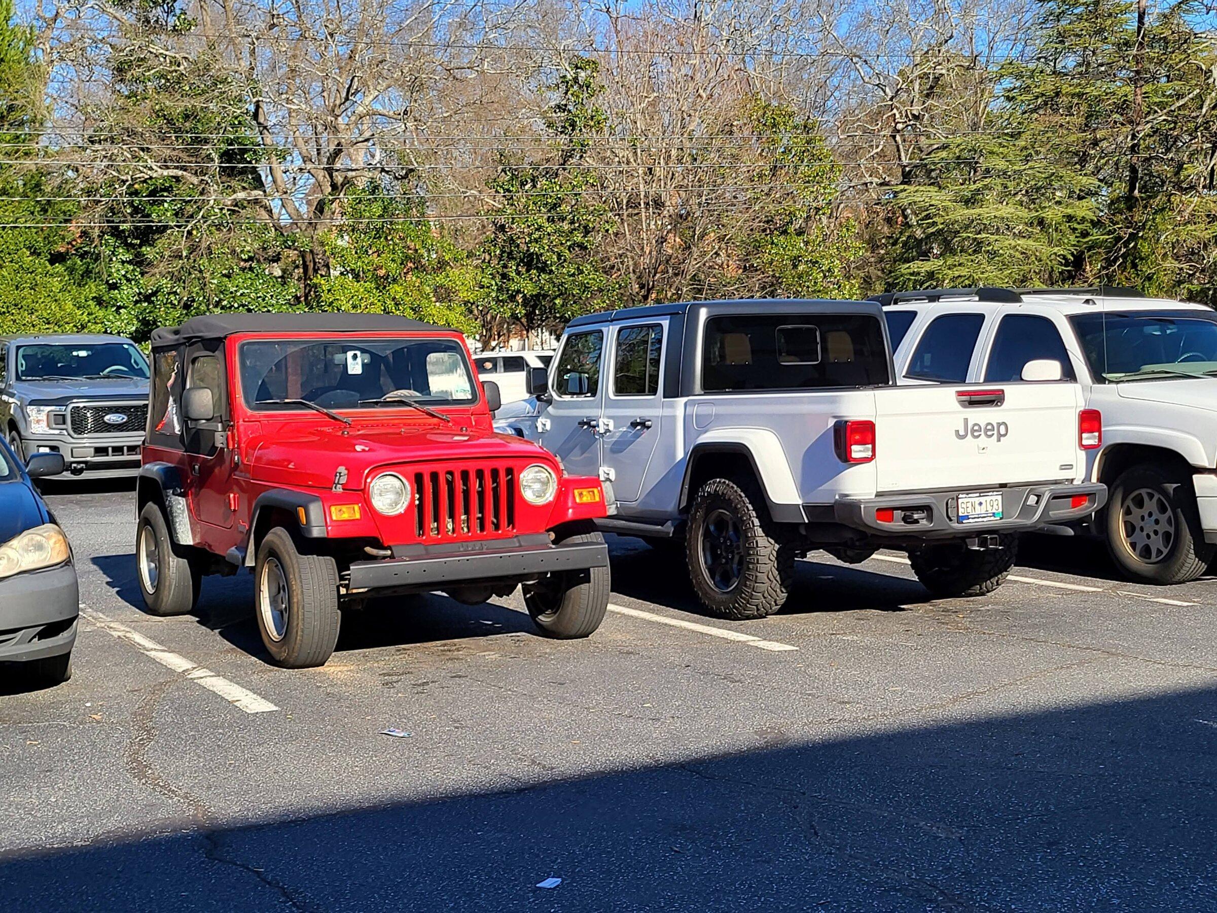 Jeep Gladiator Jeeps Parking Next To Jeeps 20220108_102950