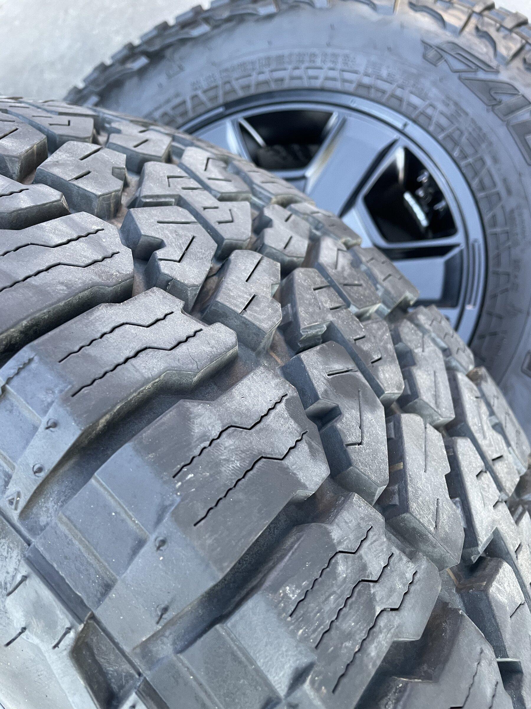 Jeep Gladiator WTS 2021 JT Mojave wheels/tires and lug nut locks. $900 F5D2BF23-BAFE-4CC7-9D08-753517B4488F