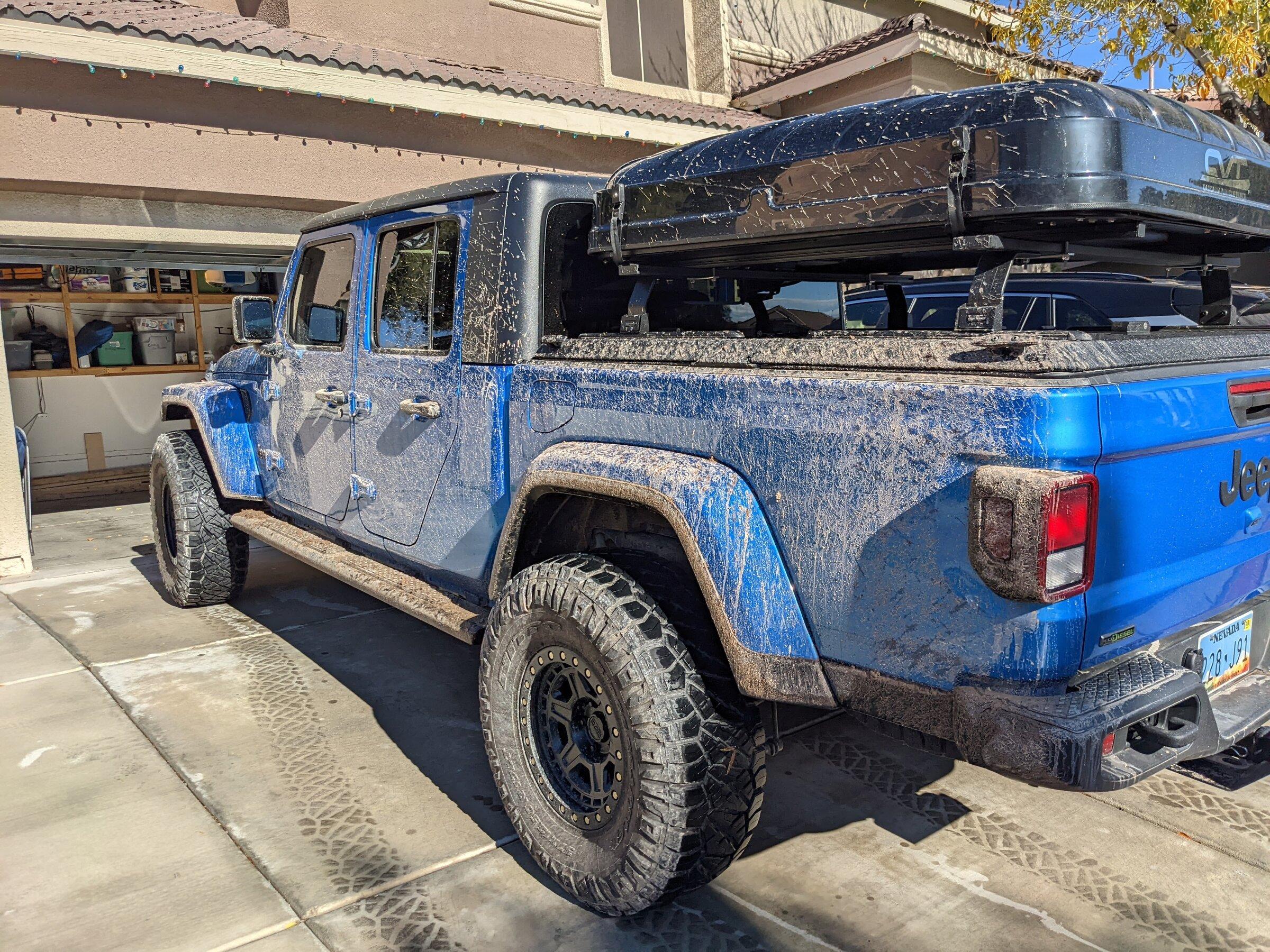 Jeep Gladiator So why do people like roof top tents PXL_20211224_180838258