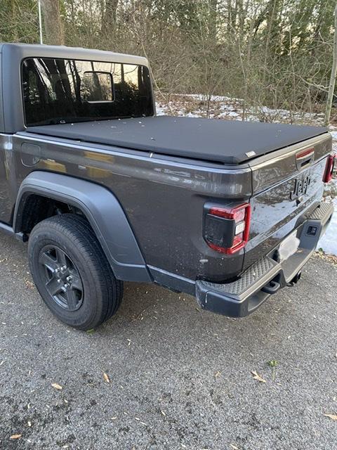 Jeep Gladiator Rugged Ridge Tonneau Cover impressions A5C9BCA7-B127-4136-BDE2-F360D9B29223