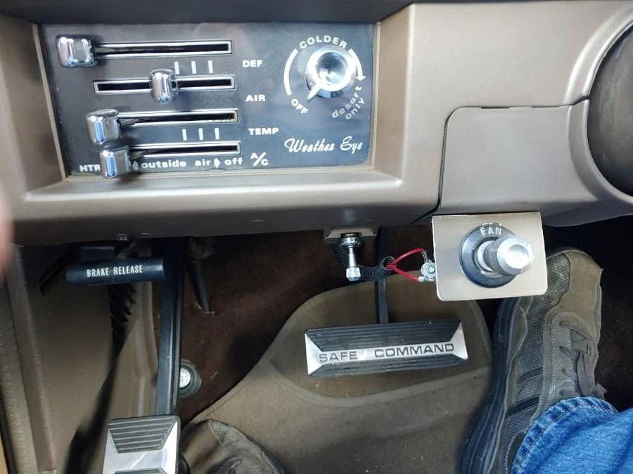 Jeep Gladiator Ordering a Base Sport, question about manual locks and windows rear-defog-switch