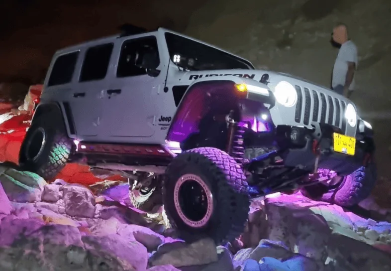 Jeep Gladiator Cracked both rear sway bar end link mounts. Back plate? Weld? 1642084893321