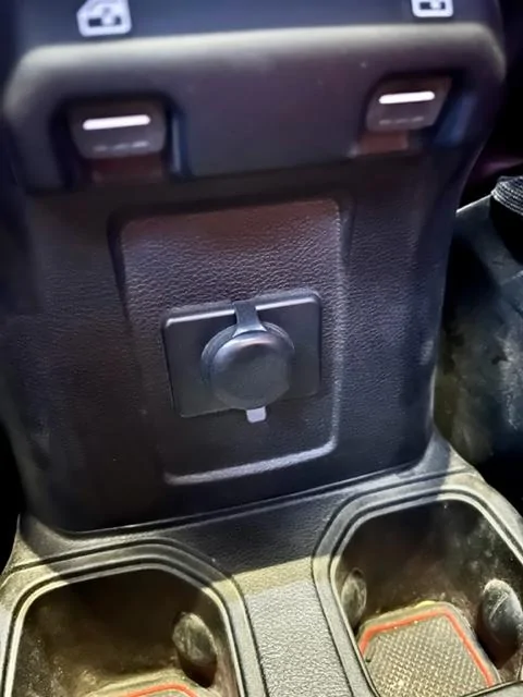 Jeep Gladiator Rear USB on center console 1