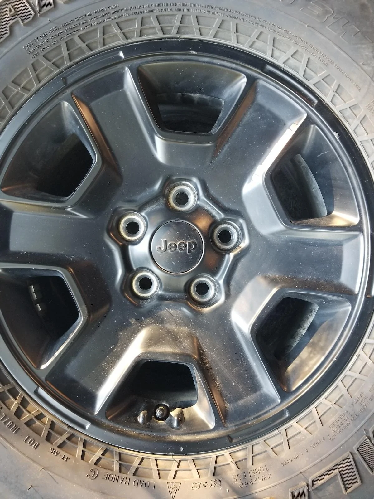 Jeep Gladiator 4 standard Gladiator wheels with TPMS 20220109_094708