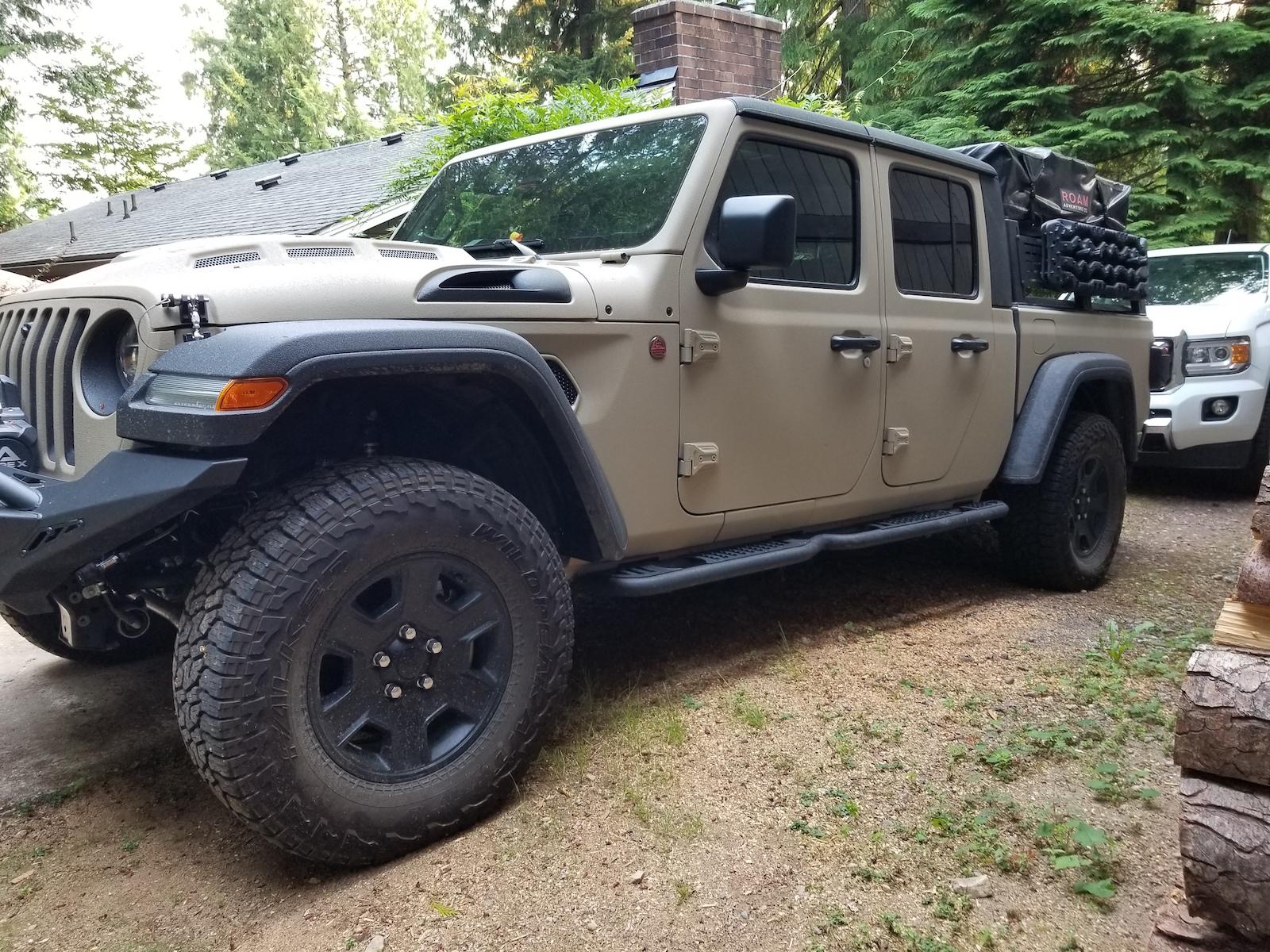 Jeep Gladiator 4 Gladiator Mojave wheels with AT tires and TPMS 20210814_080121