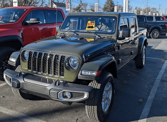Jeep Gladiator Eco diesel Suspension bottoming out on normal roads 1642171965300