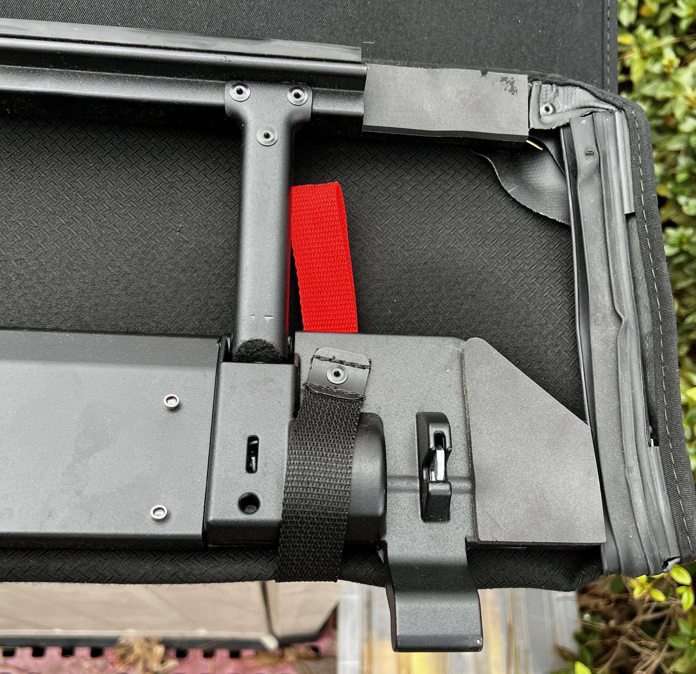 Jeep Gladiator Take Off - 2021 OEM Roll Up Tonneau Cover 85E2068B-D103-45C4-AB61-AD74051E7916