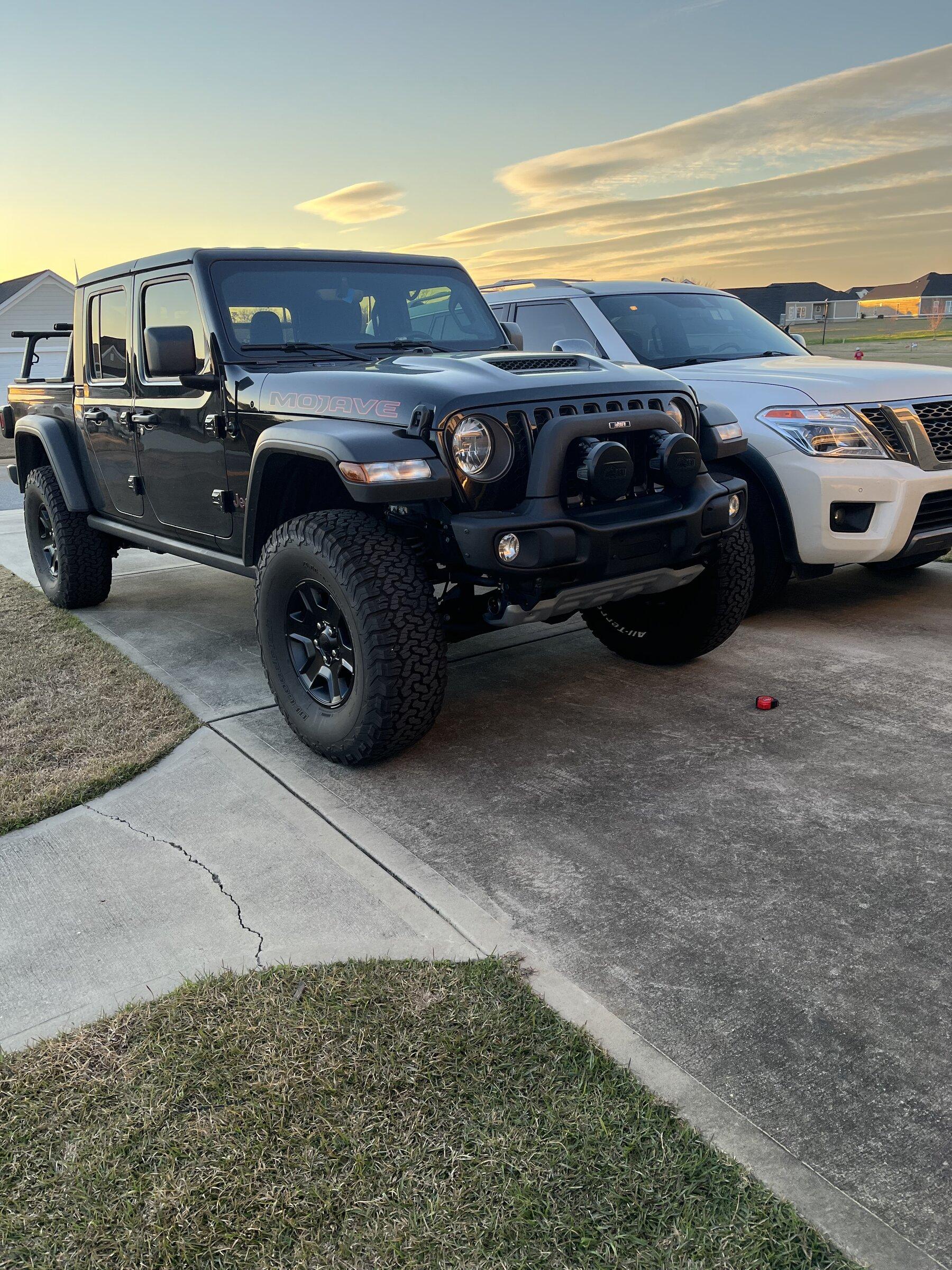 Jeep Gladiator Anyone running 37’s on stock Mojave wheels, no spacers? 7F9E2BE4-51F0-43B7-86D9-76E4DC351923