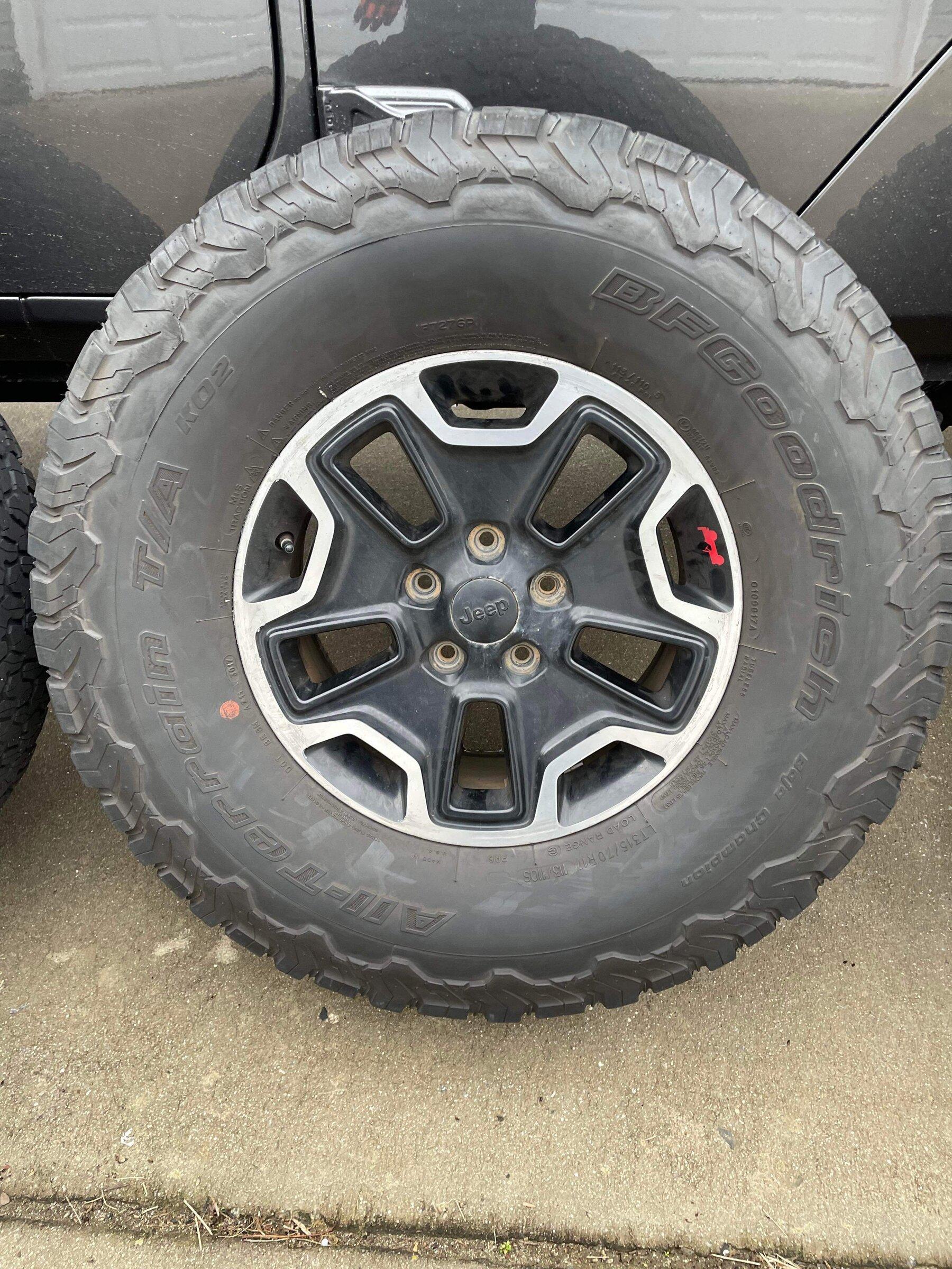 Jeep Gladiator Rubicon Wheels with 35” BF Goodrichs 59396EFC-045B-4400-9FD8-ECE248753E68