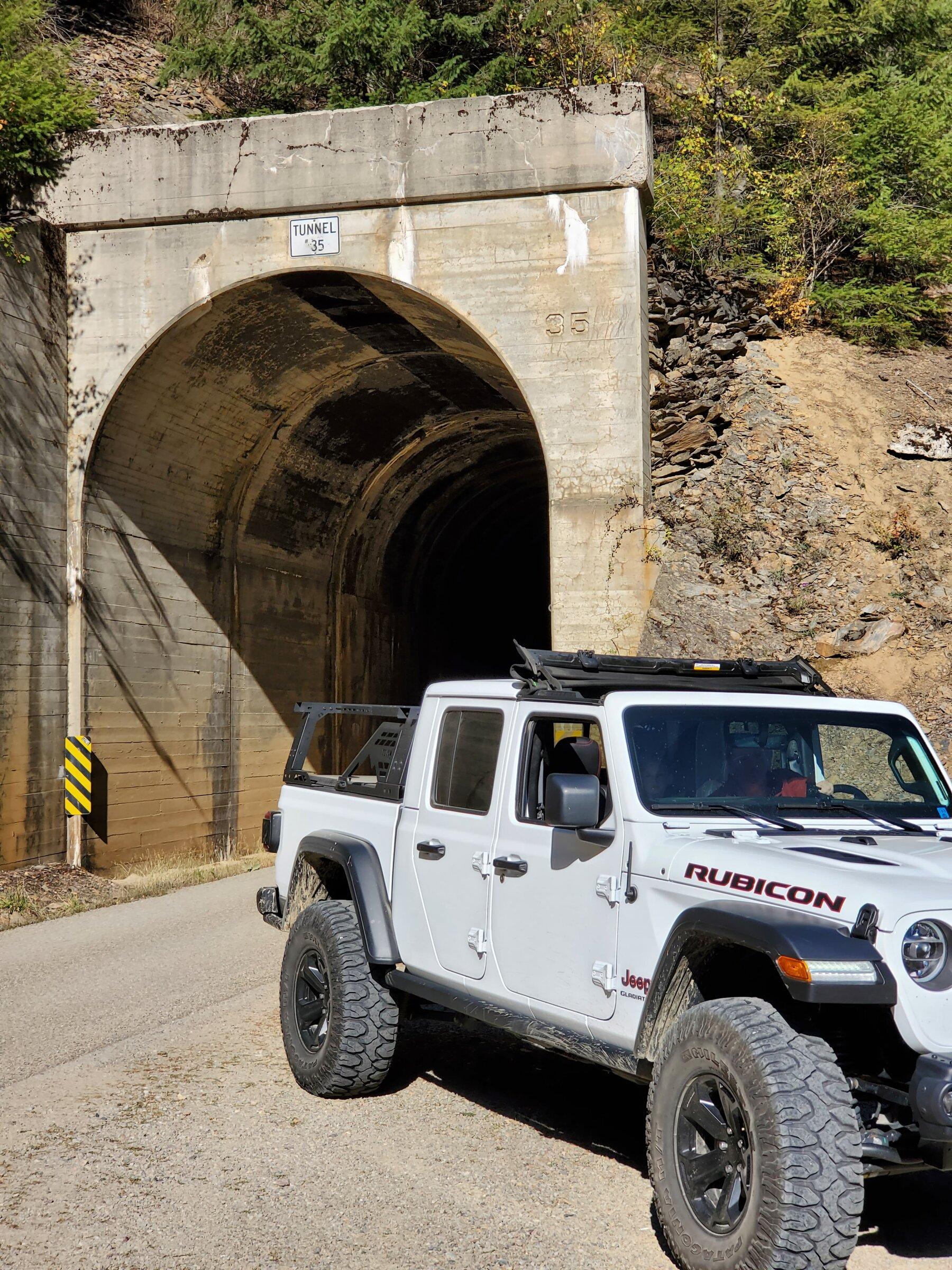 Jeep Gladiator Sunrider or Soft Top? 2021-10-02 14.40.49