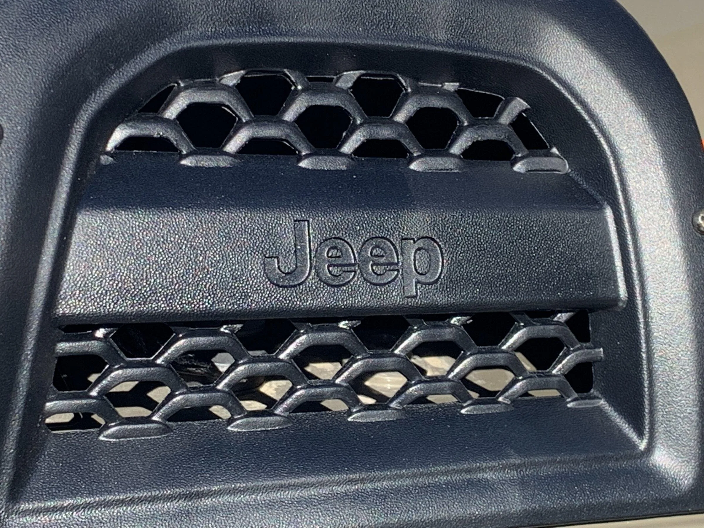 Jeep Gladiator Highly recommend hood cutout. EAE1F7FD-7680-40AE-83B1-E72BCDA34CEE
