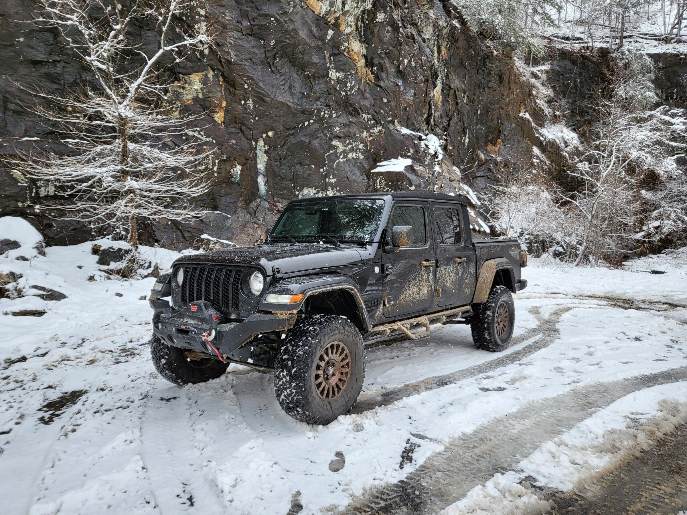 Jeep Gladiator Aonarch's 2021 Sport S Max Tow 23655C44-4ECF-44CE-9603-E28FAD6FB8FC