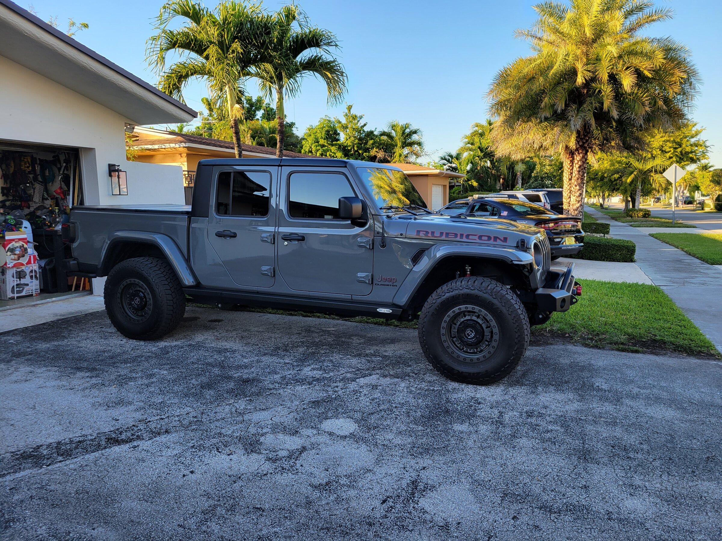 Jeep Gladiator Sting-Gray owner... show me your gray wheels 20220115_165440