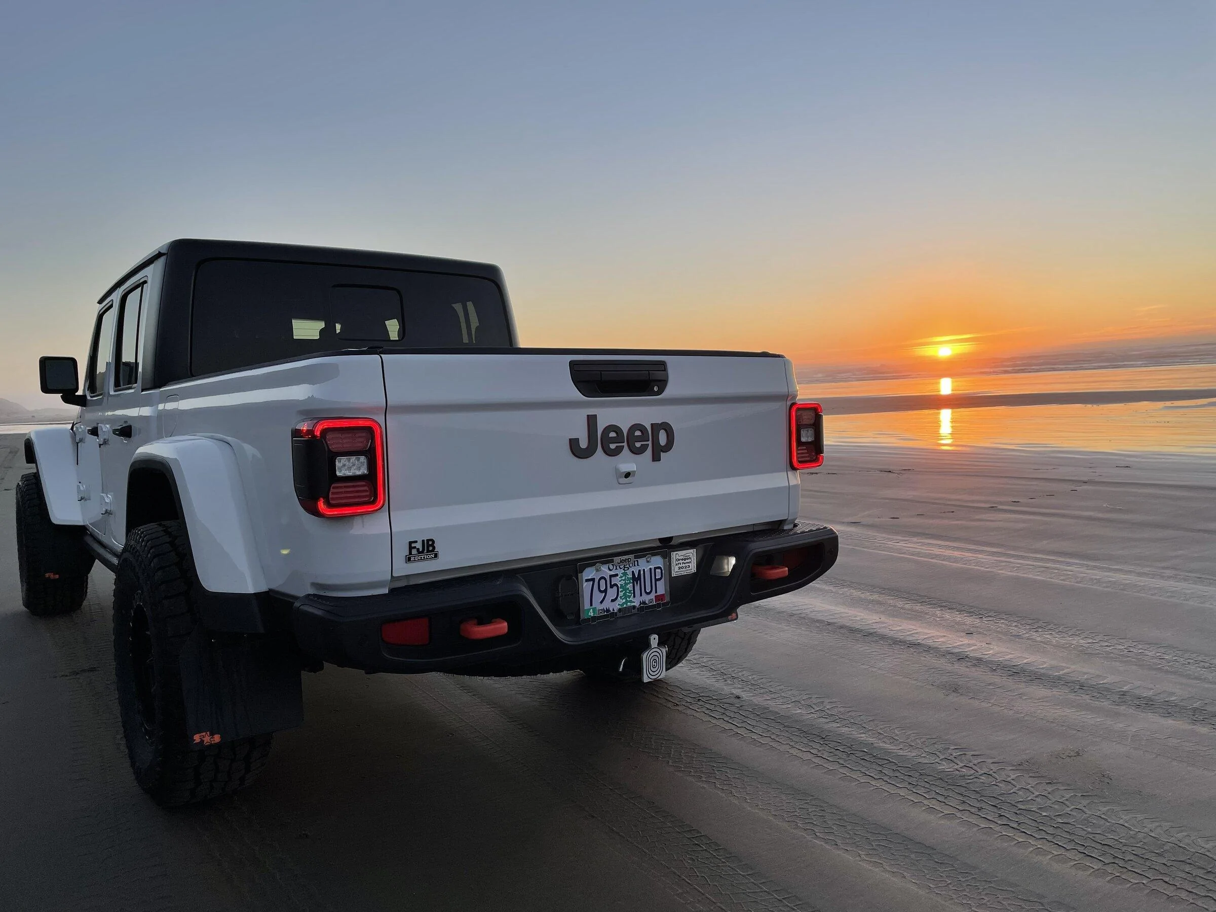 Jeep Gladiator Gladiator Glamour Shots 09AB5DCA-6919-45B0-8667-BB94DA319DC5