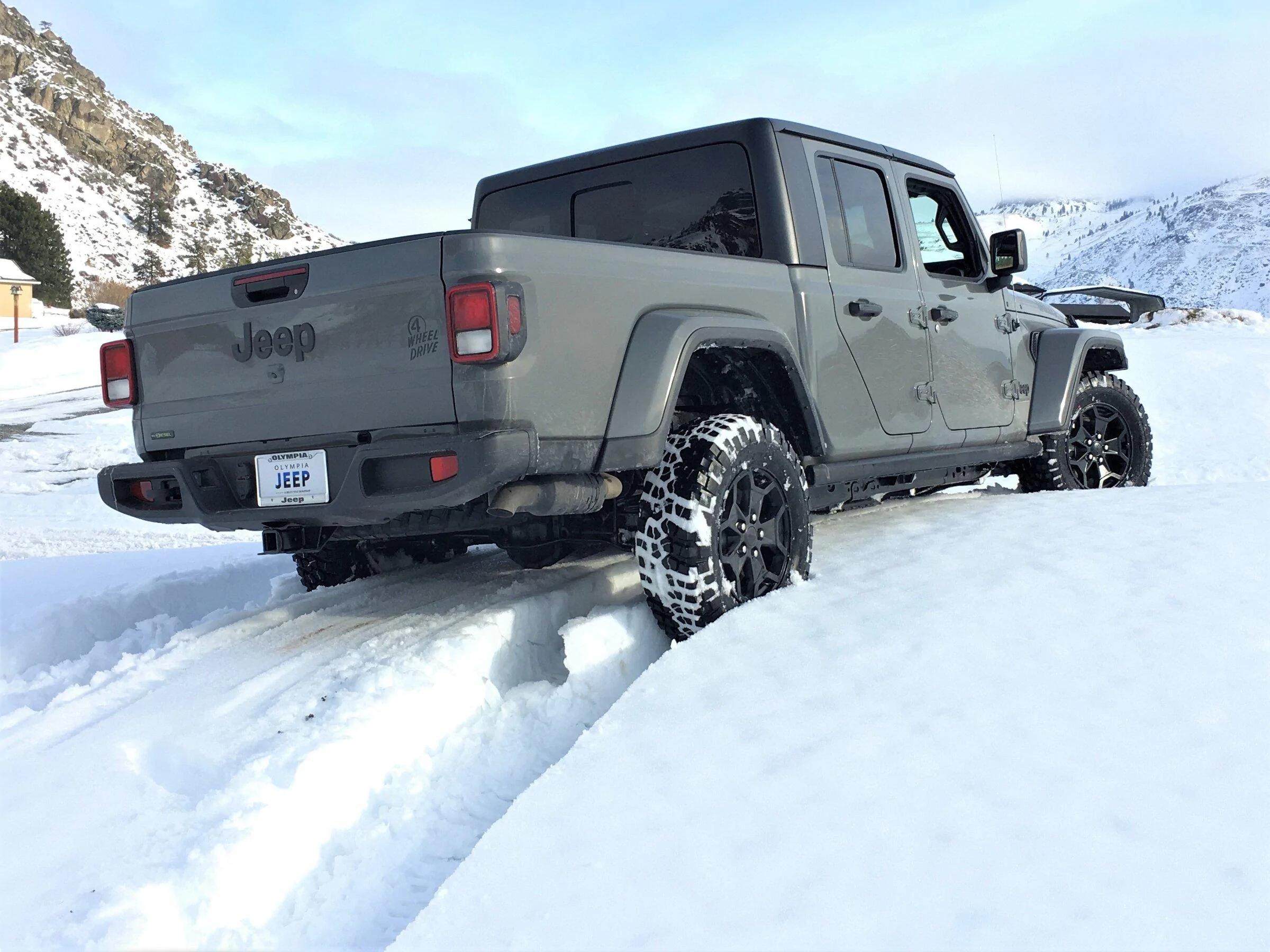Jeep Gladiator Let's see those winter wheeling shots! ? Brutus5
