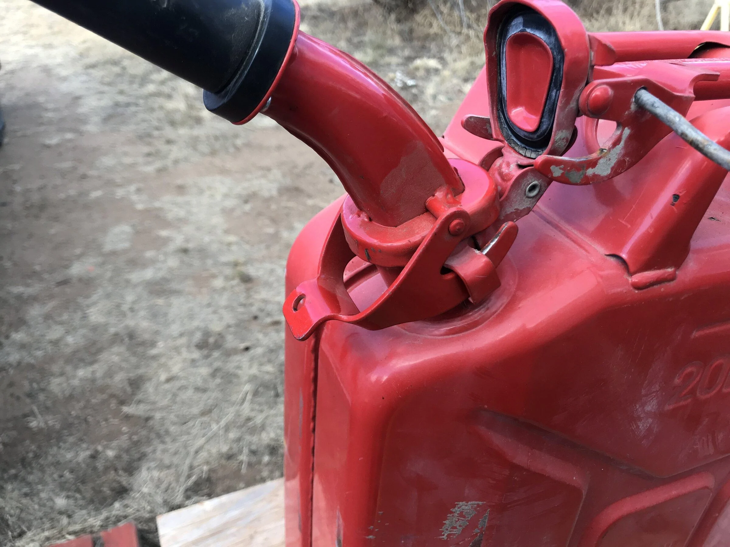 Jeep Gladiator Gas cans IMG_4623[1]