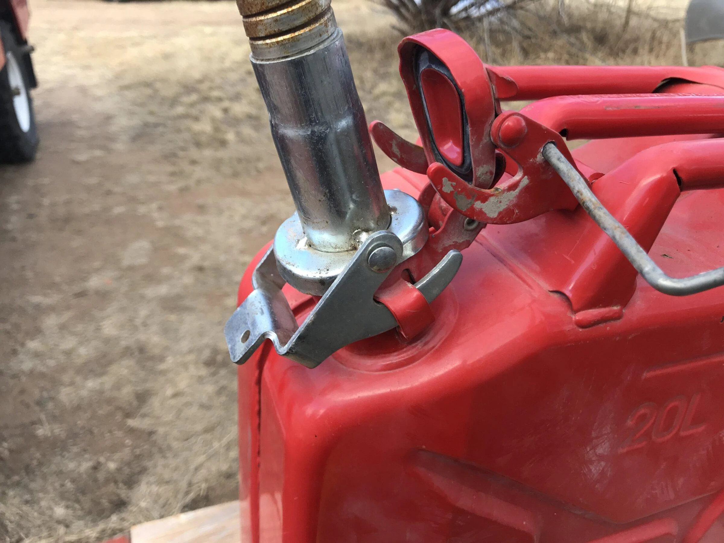 Jeep Gladiator Gas cans IMG_4624[1]