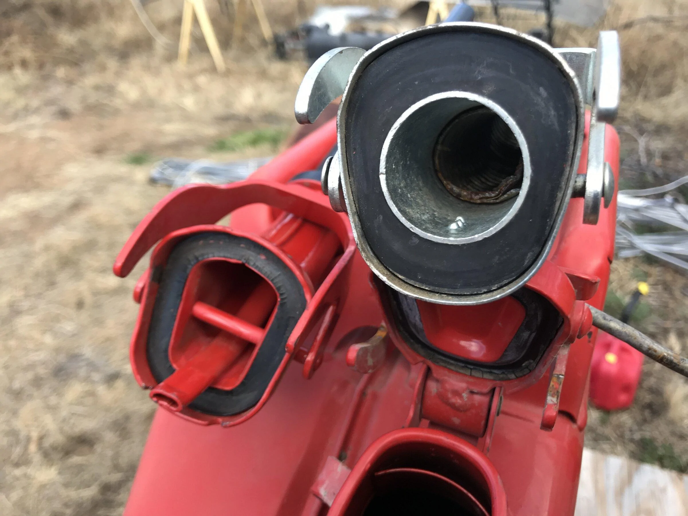 Jeep Gladiator Gas cans IMG_4625[1]