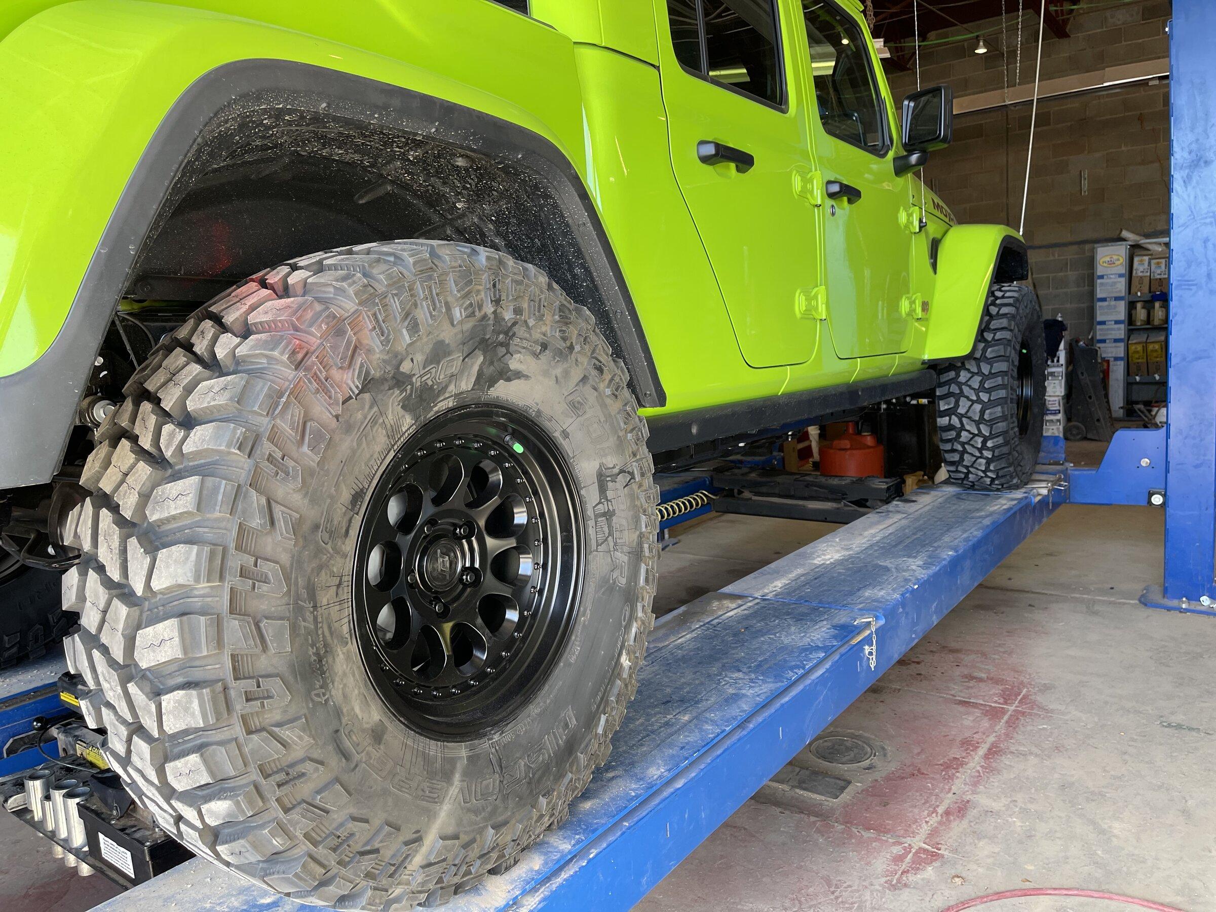 Jeep Gladiator Stock Mojave w/ 37s Thread 92D32C36-CA1D-4E56-B3FD-4DBE2DBC1D0A