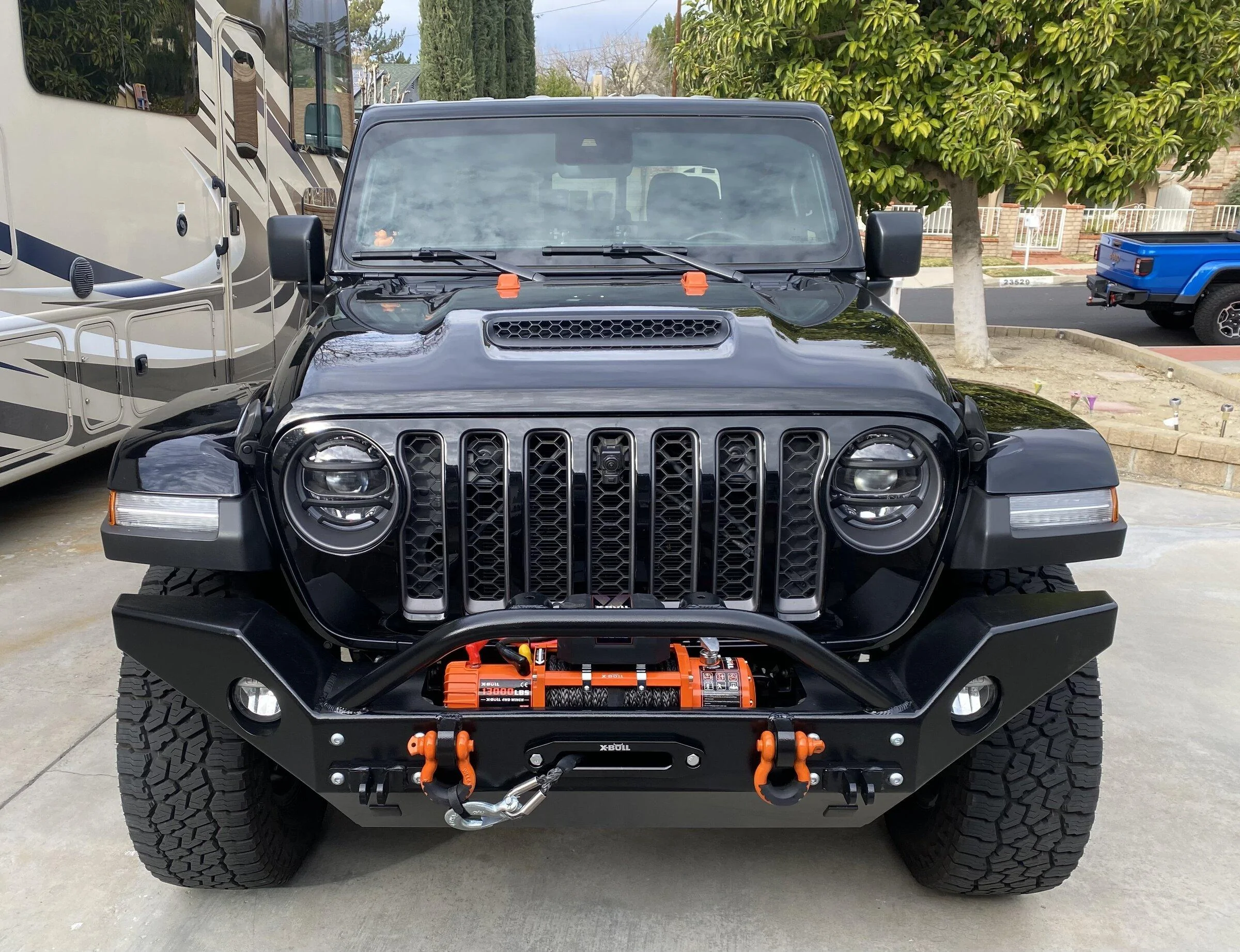 Jeep Gladiator BLACK Gladiator JT Club 32DA6C69-8524-42BC-9D56-3106617AF7EA