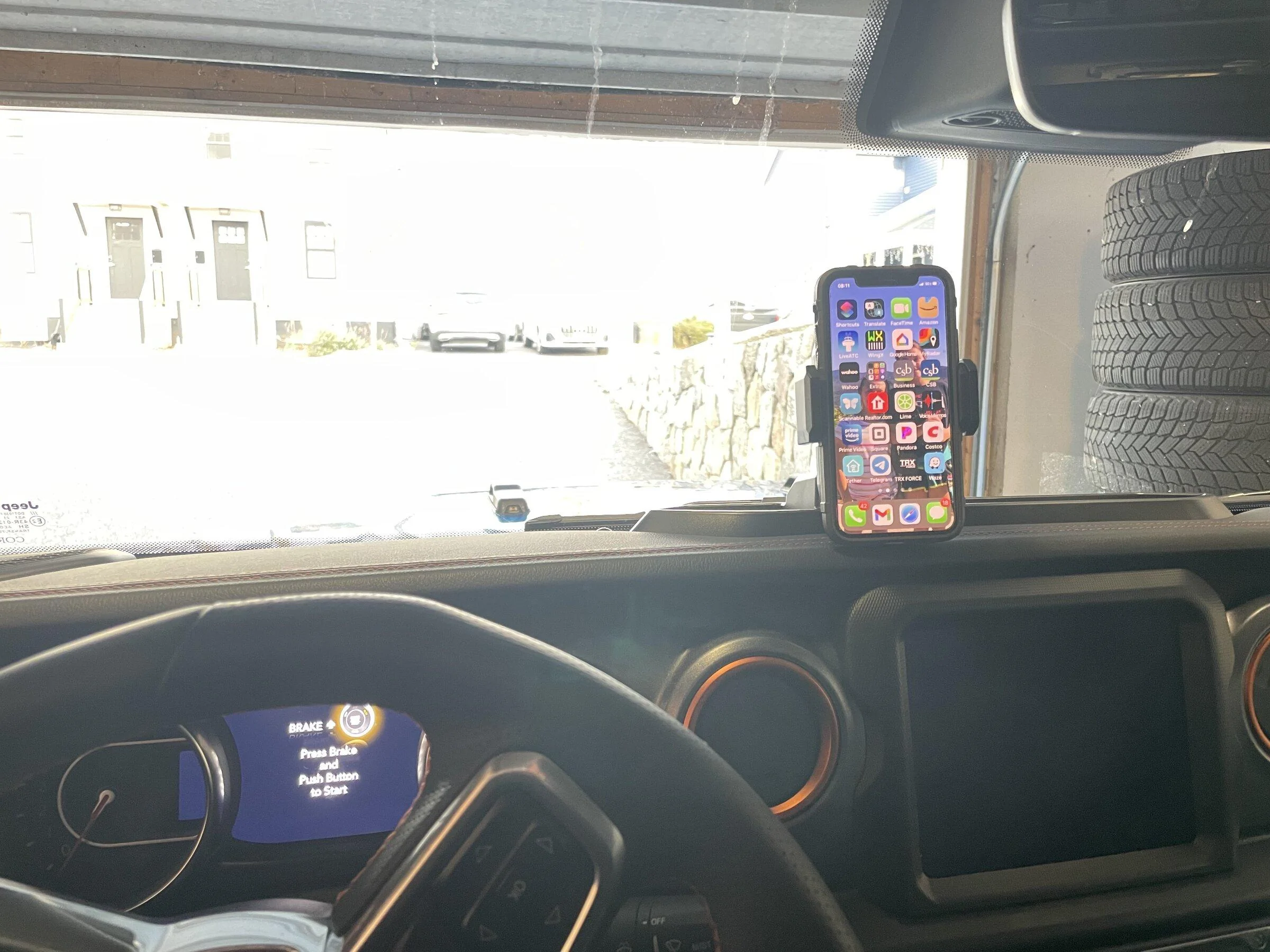 Jeep Gladiator Cell phone holder? 20220118_131133447_iOS