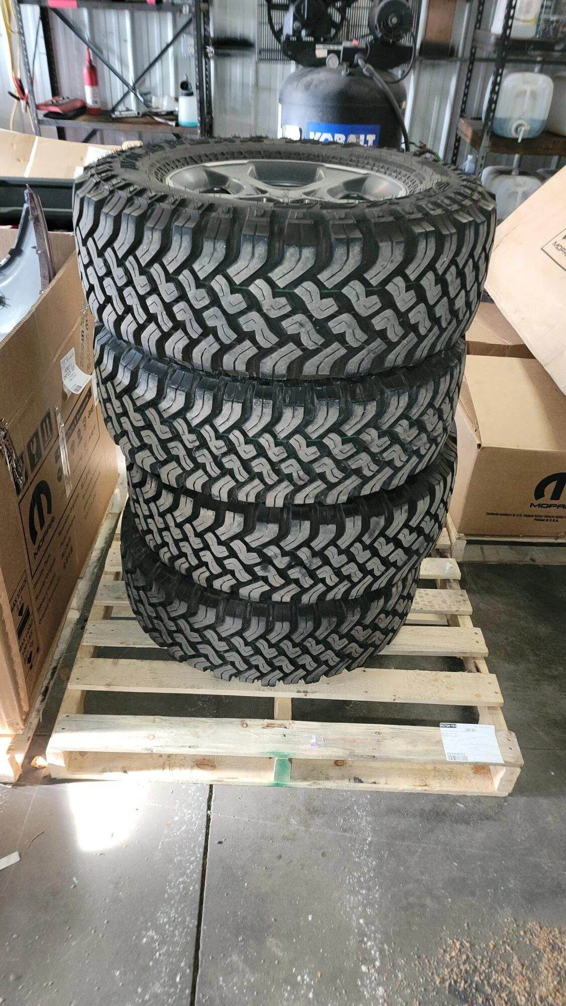 Jeep Gladiator Rubicon take off wheels and tires wheels