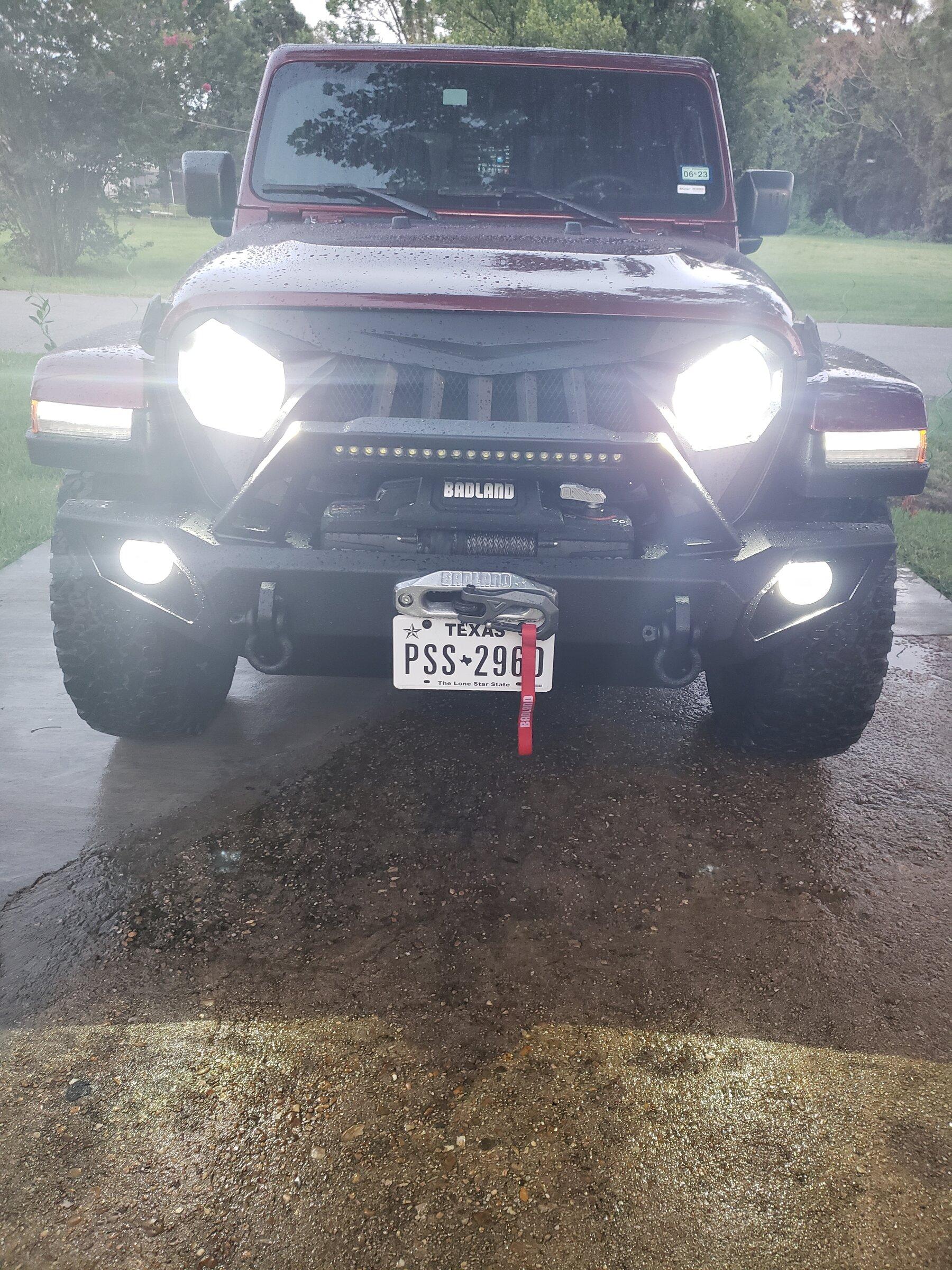 Jeep Gladiator Front Bumper w/ Stock LED Fogs 20210807_201500