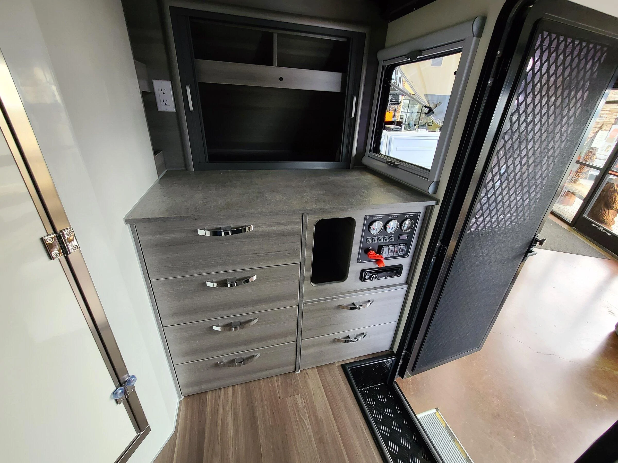 Jeep Gladiator Sanctuary build 20220113_105720